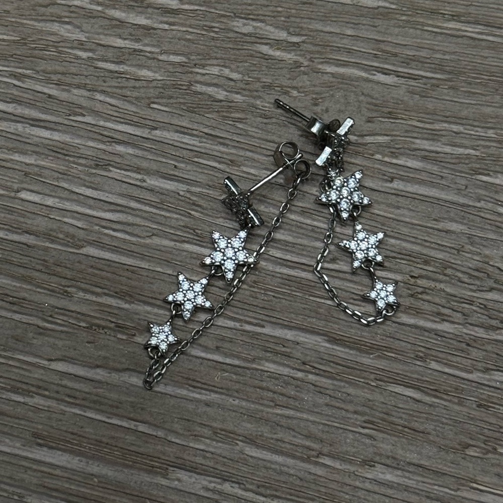 NWOT Silver star drop earrings